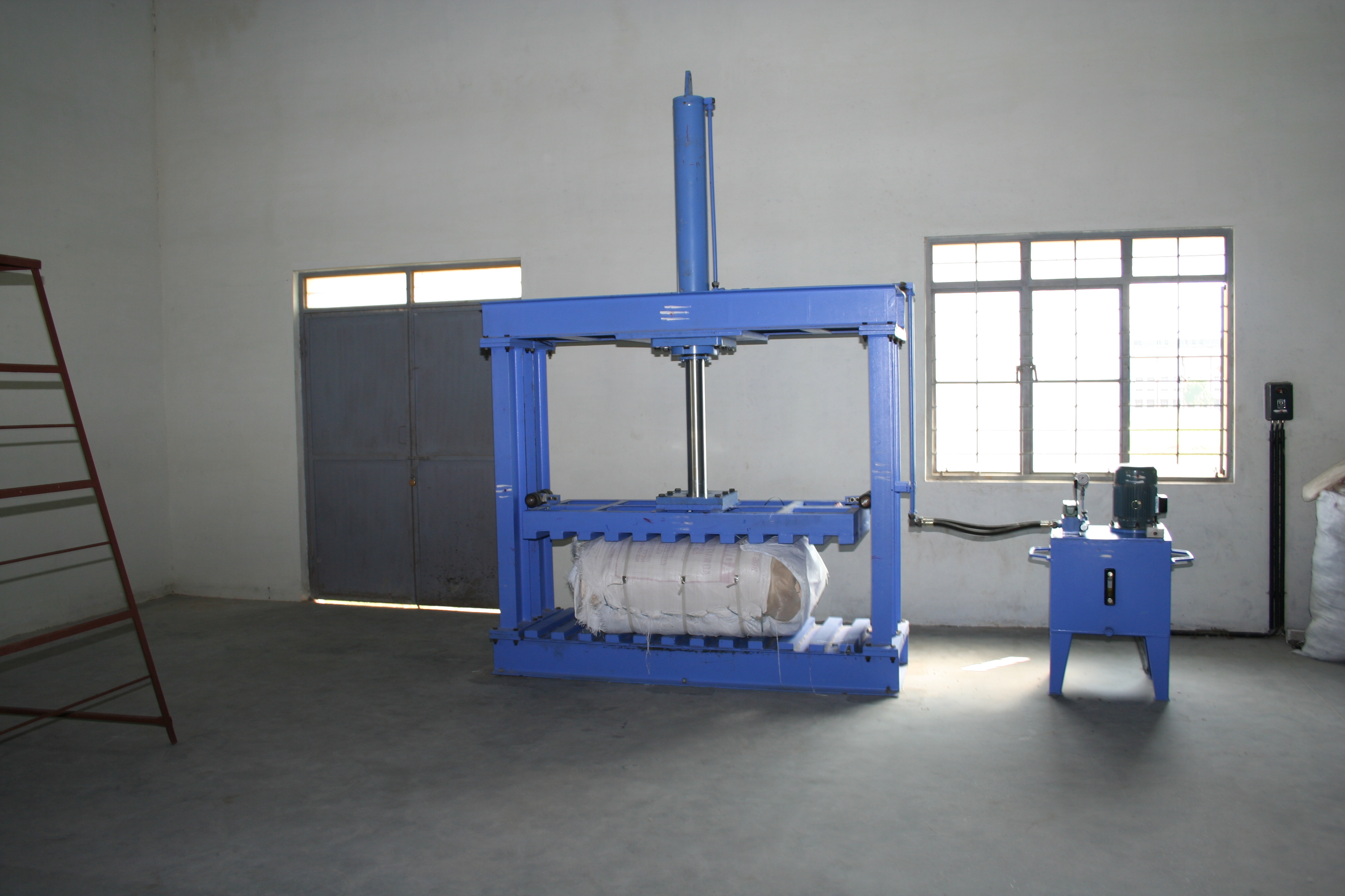 products bale press - 1.jpg